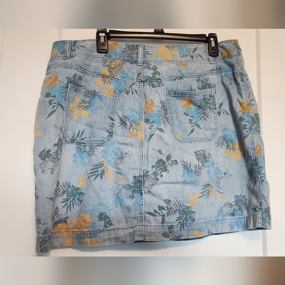 Chistopher Banks jean skirt with inner shorts. Skort size 16. NWOT. Has pockets. - Picture 3 of 7